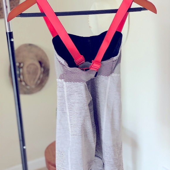 Lululemon Athletica Run: Catch me tank Tonka stripe size 2 - Picture 3 of 10